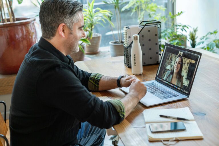 Dominando las Habilidades de Comunicación en el Trabajo Remoto